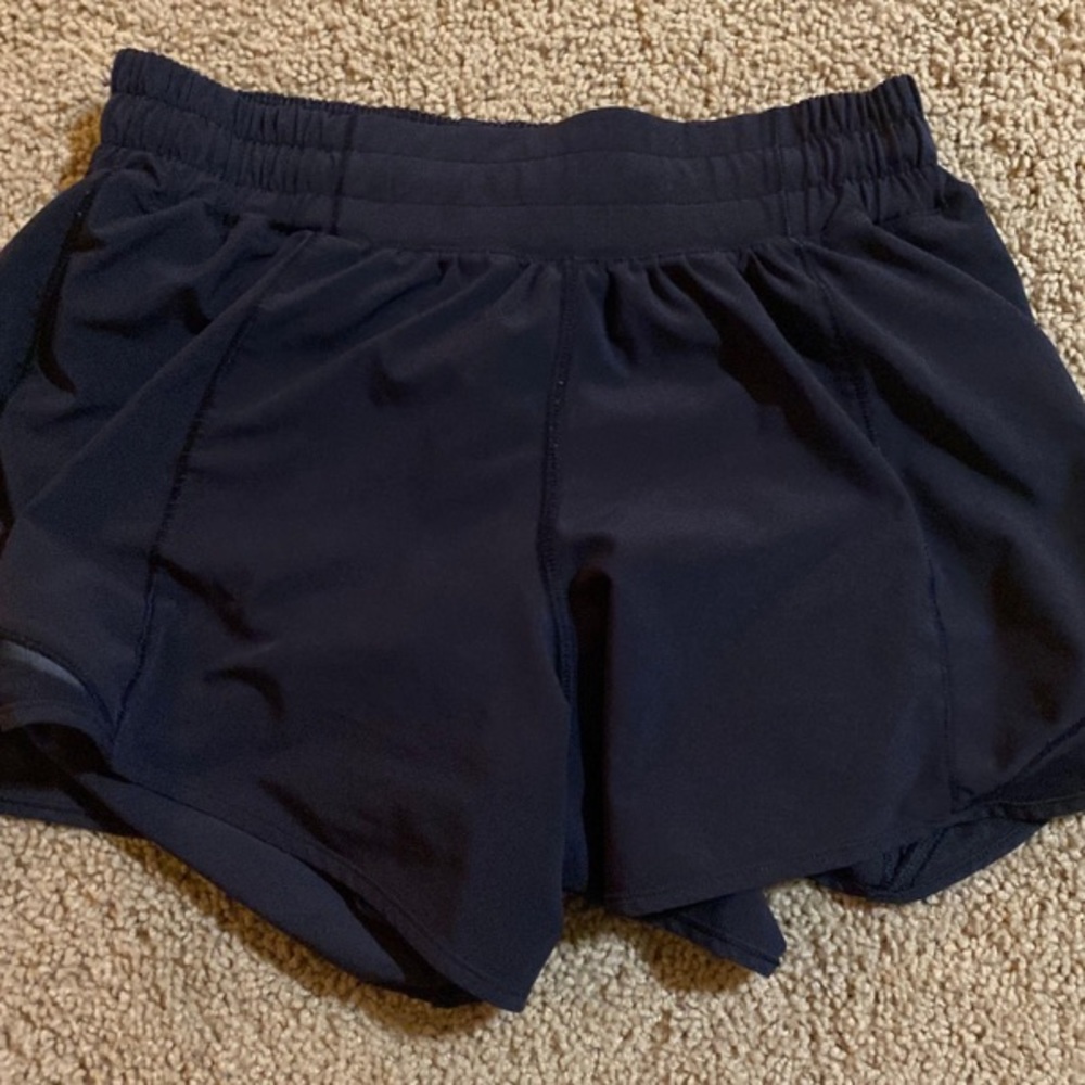 black lululemon shorts